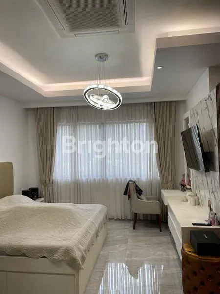 image RUMAH MEWAH FULL FURNISHED DI CLUSTER KEBAYORAN INFINITY BINTARO (4)