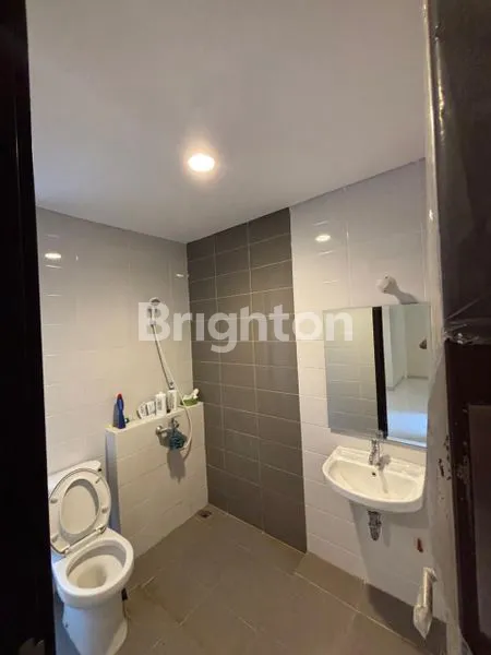 image RUMAH SIAP HUNI DI SUVARNA SUTERA. BANGUNAN 2 LANTAI  (8)