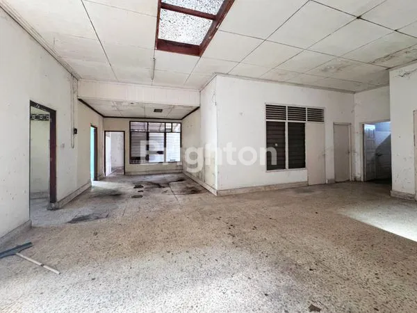 image BANGUNAN TUA HITUNG TANAH DI JALAN POROS YOGYAKARTA (6)