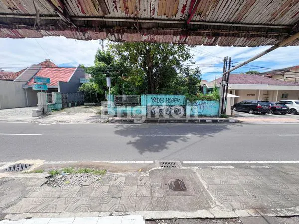 image BANGUNAN TUA HITUNG TANAH DI JALAN POROS YOGYAKARTA (1)