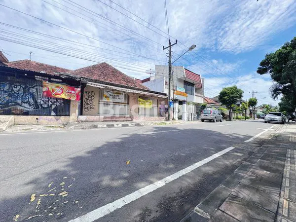 image BANGUNAN TUA HITUNG TANAH DI JALAN POROS YOGYAKARTA (8)