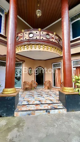 image RUMAH MEWAH DEKAT TOL JATIBENING DAN LRT CIKUNIR DENGAN KOLAM RENANG (1)