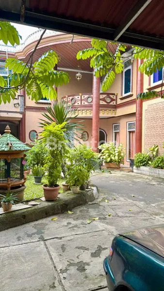 image RUMAH MEWAH DEKAT TOL JATIBENING DAN LRT CIKUNIR DENGAN KOLAM RENANG (2)