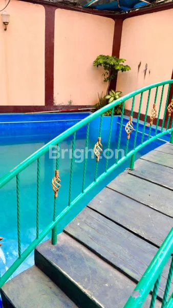 image RUMAH MEWAH DEKAT TOL JATIBENING DAN LRT CIKUNIR DENGAN KOLAM RENANG (4)