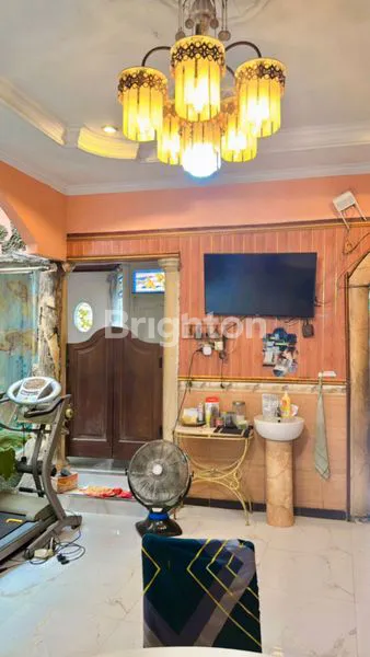 image RUMAH MEWAH DEKAT TOL JATIBENING DAN LRT CIKUNIR DENGAN KOLAM RENANG (5)