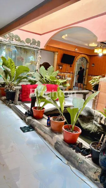 image RUMAH MEWAH DEKAT TOL JATIBENING DAN LRT CIKUNIR DENGAN KOLAM RENANG (6)