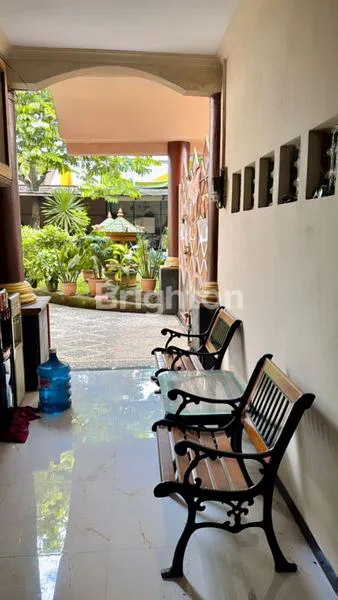 image RUMAH MEWAH DEKAT TOL JATIBENING DAN LRT CIKUNIR DENGAN KOLAM RENANG (7)