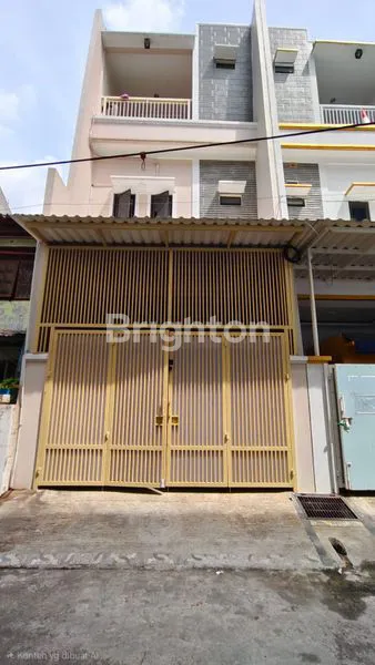 image RUMAH TERAWAT RAPI 3 LANTAI TANJUNG DUREN (1)