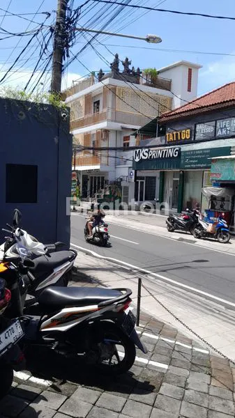 image DISEWAKAN RUKO 2 LANTAI SIAP PAKAI LOKASI STRATEGIS KAWASAN WISATA POPULER PANTAI BRAWA (4)