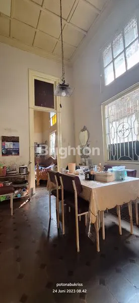 image RUMAH LAMA MASIH LAYAK HUNI, COCOK UNTUK KANTOR, TEMPAT USAHA STRATEGIS DI JLN JEND. GATOT SUBROTO BANDUNG (5)