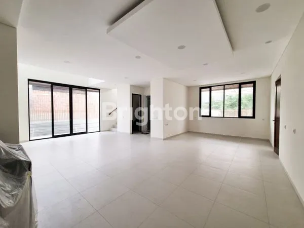 image RUMAH MODERN 3 LANTAI DI DALUNG – DEKAT CANGGU (3)