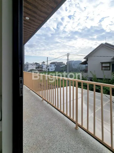 image RUMAH MODERN 3 LANTAI DI DALUNG – DEKAT CANGGU (4)
