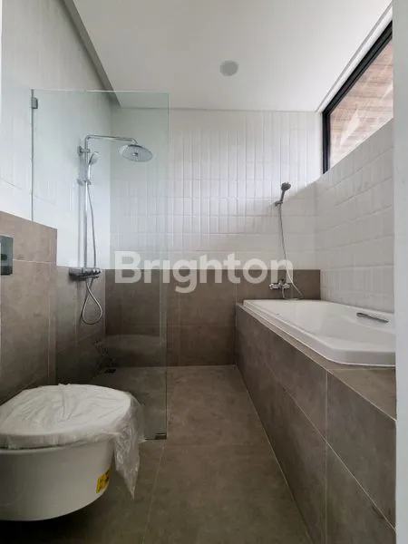 image RUMAH MODERN 3 LANTAI DI DALUNG – DEKAT CANGGU (8)