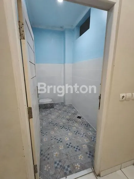 image RUKO PINGGIR JALAN AREA SEMINYAK LOKASI SANGAT STRATEGIS UNTUK BISNIS (4)