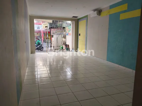 image RUKO PINGGIR JALAN AREA SEMINYAK LOKASI SANGAT STRATEGIS UNTUK BISNIS (2)