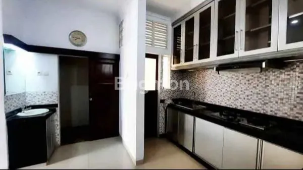 image RUMAH 3 LANTAI JATIPADANG (5)