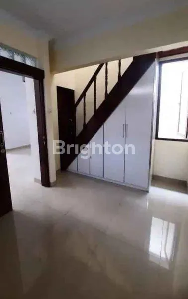 image RUMAH 3 LANTAI JATIPADANG (8)