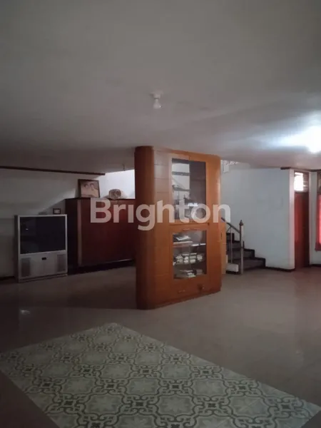 image RUMAH 3 LANTAI  (8)