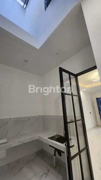 image RUMAH MEWAH 2 LANTAI DI GALAXY BUMI PERMAI, SURABAYA TIMUR (3)