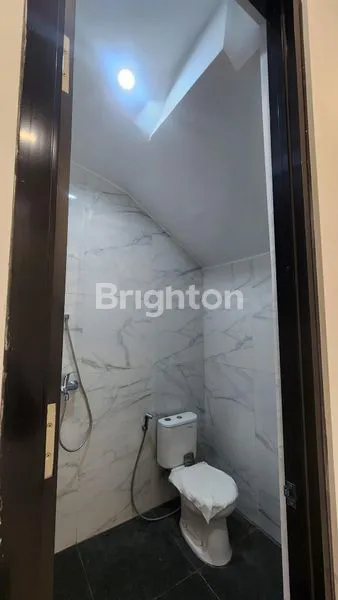 image RUMAH MEWAH 2 LANTAI DI GALAXY BUMI PERMAI, SURABAYA TIMUR (4)