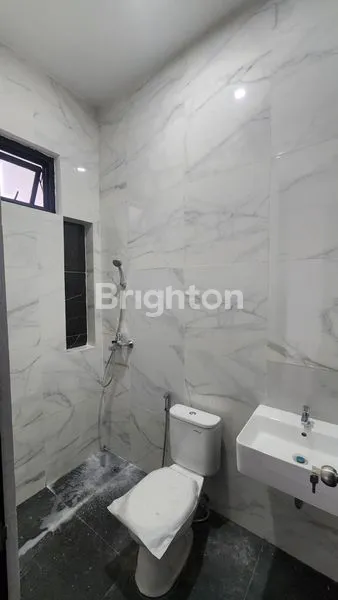 image RUMAH MEWAH 2 LANTAI DI GALAXY BUMI PERMAI, SURABAYA TIMUR (7)