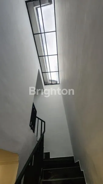 image RUMAH MEWAH 2 LANTAI DI GALAXY BUMI PERMAI, SURABAYA TIMUR (5)