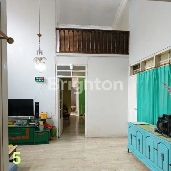 image RUMAH SEDERHANA SIAP HUNI DENGAN LOKASI STRATEGIS DI SAYAP TURANGGA BANDUNG. SANGAT COCOK SEBAGAI RUMAH TINGGAL ATAUPUN RUMAH KOST. (2)