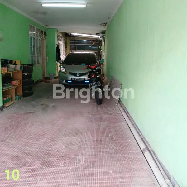 image RUMAH SEDERHANA SIAP HUNI DENGAN LOKASI STRATEGIS DI SAYAP TURANGGA BANDUNG. SANGAT COCOK SEBAGAI RUMAH TINGGAL ATAUPUN RUMAH KOST. (5)