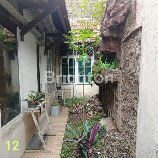 image RUMAH SEDERHANA SIAP HUNI DENGAN LOKASI STRATEGIS DI SAYAP TURANGGA BANDUNG. SANGAT COCOK SEBAGAI RUMAH TINGGAL ATAUPUN RUMAH KOST. (6)