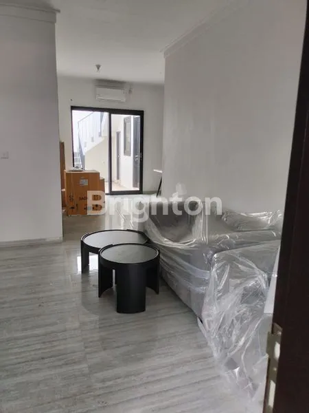 image RUMAH MEWAH FURNISHED, LOKASI STRATEGIS CENTRAL PARK SURABAYA (2)