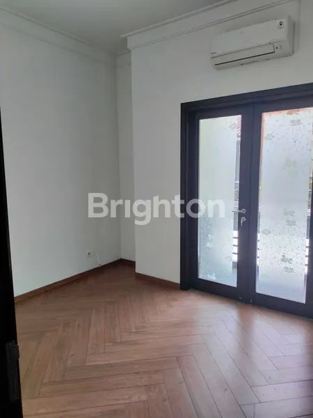 image RUMAH MEWAH FURNISHED, LOKASI STRATEGIS CENTRAL PARK SURABAYA (4)