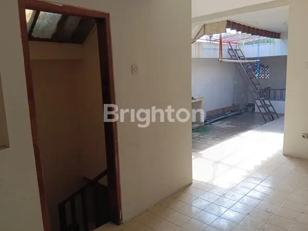 image RUMAH  DIJUAL DI PONDOK INDAH, JAKARTA SELATAN LT / LB : 120 / 250 M2 (8)