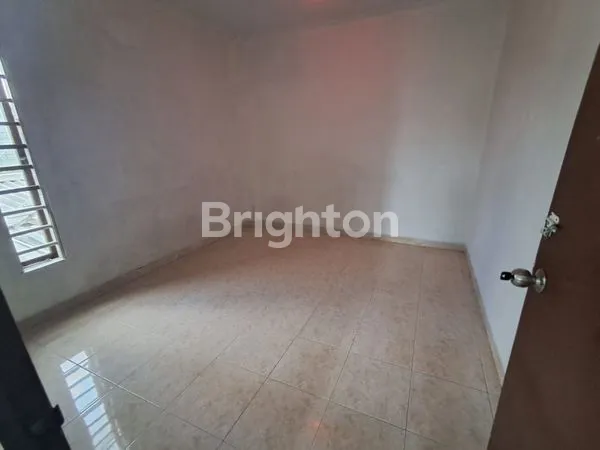 image *DISEWAKAN RUMAH 3LANTAI  UK 3,3 X 7,5 DALAM GANG DI PEJAGALAN, JAKARTA UTARA.*\N(KODE RMRG2882) (8)