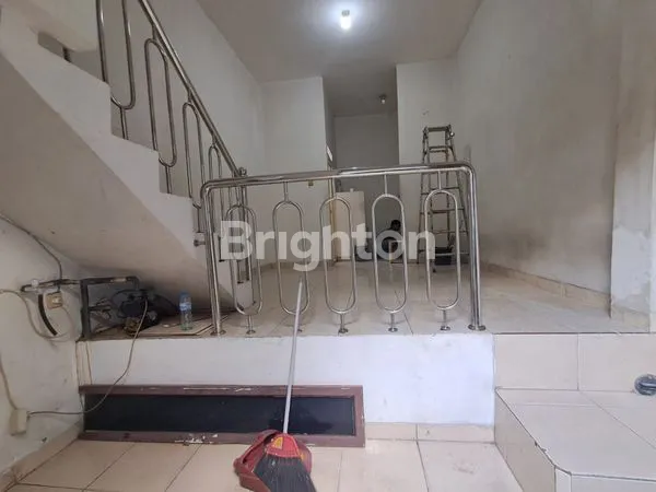 image *DISEWAKAN RUMAH 3LANTAI  UK 3,3 X 7,5 DALAM GANG DI PEJAGALAN, JAKARTA UTARA.*\N(KODE RMRG2882) (2)