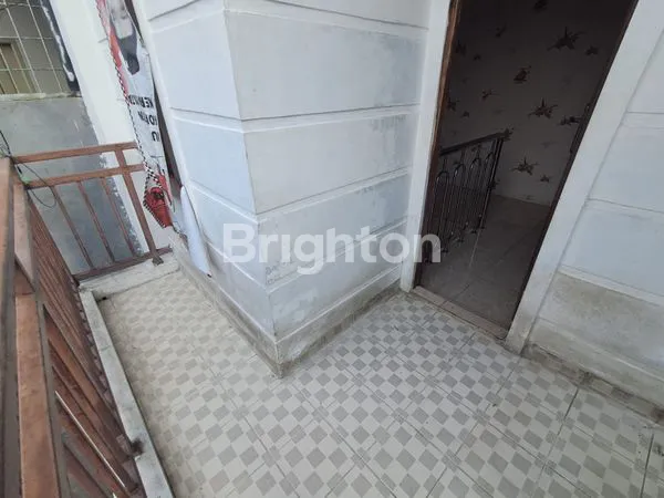 image *DISEWAKAN RUMAH 3LANTAI  UK 3,3 X 7,5 DALAM GANG DI PEJAGALAN, JAKARTA UTARA.*\N(KODE RMRG2882) (4)