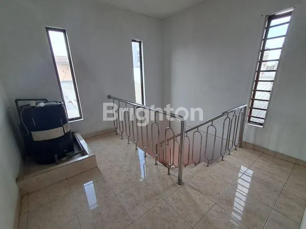 image *DISEWAKAN RUMAH 3LANTAI  UK 3,3 X 7,5 DALAM GANG DI PEJAGALAN, JAKARTA UTARA.*\N(KODE RMRG2882) (3)