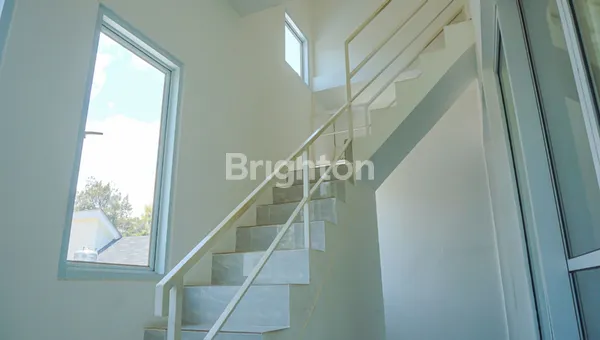 image DIJUAL RUMAH 3 LANTAI + ROOFTOP – SENTUL CITY  SEMI FURNISHED • AKSES 2 ARAH • SHM ON HAND (7)