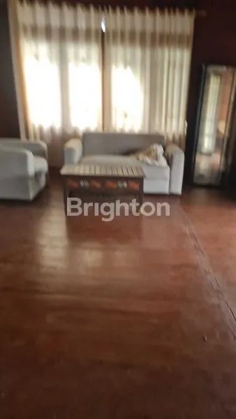 image DISEWAKAN RUMAH BERGAYA VILA DI PANJER, LINGKUNGAN TENANG (8)