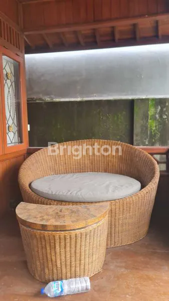 image DISEWAKAN RUMAH BERGAYA VILA DI PANJER, LINGKUNGAN TENANG (7)