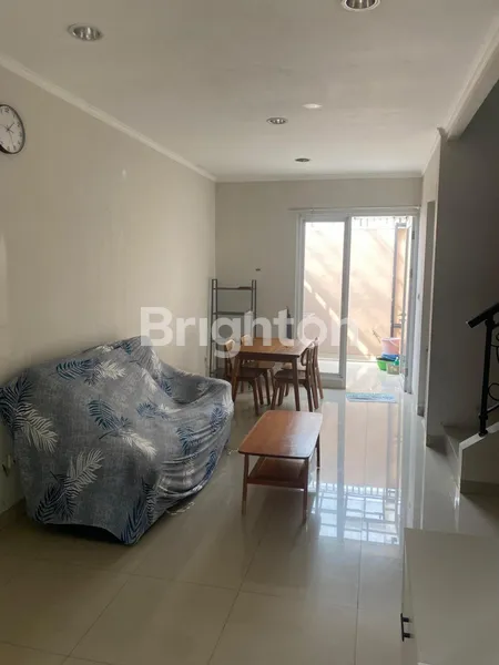 image DISEWAKAN RUMAH SEMI FURNISHED 3+1 KT DI CLUSTER MICHELIA GADING SERPONG – 70 JUTA/TAHUN (2)