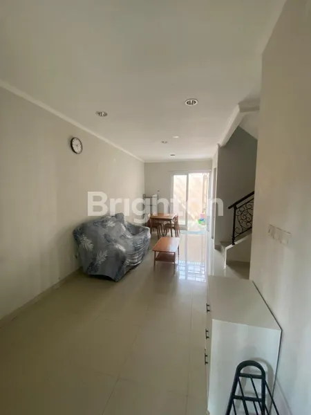 image DISEWAKAN RUMAH SEMI FURNISHED 3+1 KT DI CLUSTER MICHELIA GADING SERPONG – 70 JUTA/TAHUN (4)