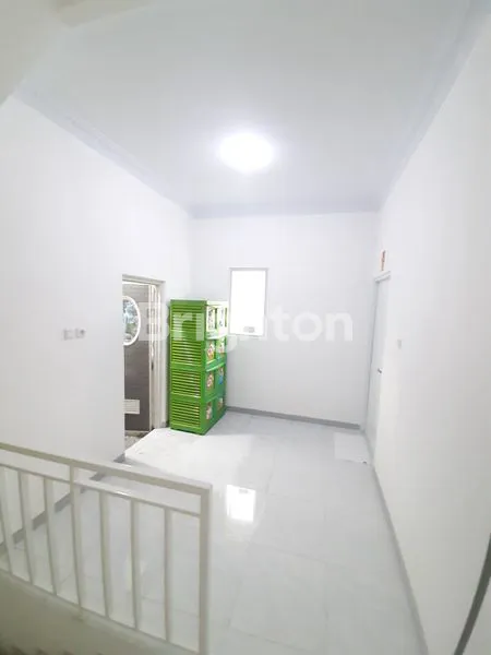 image RUMAH 3 LANTAI SIAP HUNI  (3)
