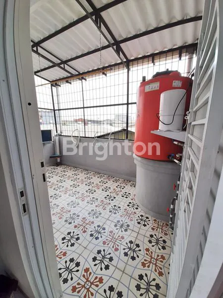 image RUMAH 3 LANTAI SIAP HUNI  (2)