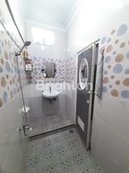 image RUMAH 3 LANTAI SIAP HUNI  (4)