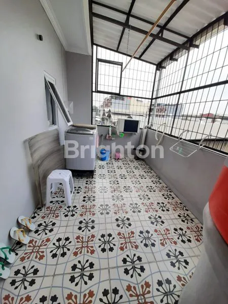 image RUMAH 3 LANTAI SIAP HUNI  (5)