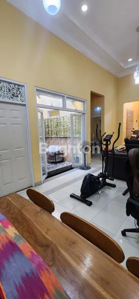 image RUMAH CANTIK DAN TERAWAT DIJAKARTA SELATAN  (1)