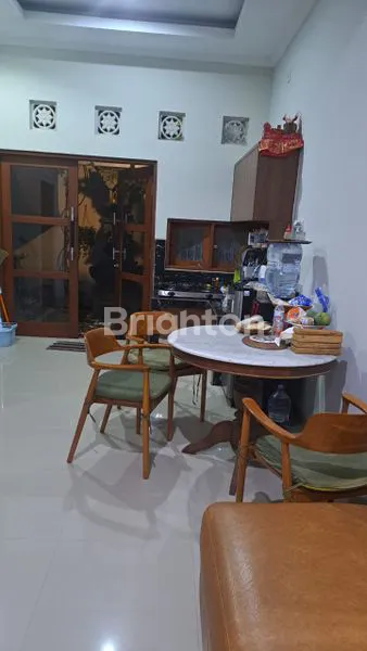 image RUMAH ASRI DAN NYAMAN 2 LANTAI DI LOKASI STRATEGIS 50 M DARI JALAN BYPASS NGURAH RAI DENPASAR BALI (6)