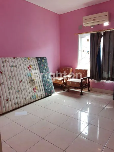 image SEWA RUMAH 2 LANTAI 6 KMR TIDUR (5)