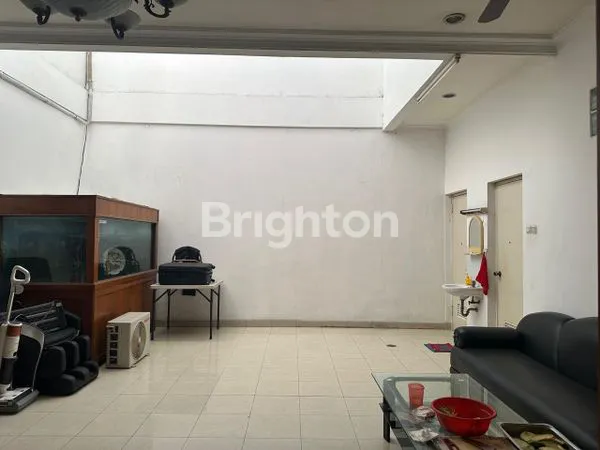 image RUMAH MEWAH 2 LANTAI STRATEGIS  , BEBAS BANJIR DI JANTUNG KOTA PLUIT - JAKARTA UTARA (6)