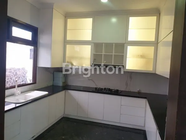 image RUMAH SEMI FURNISH, KOLAM RENANG PRIBADI & GARASI 2 MOBIL (7)